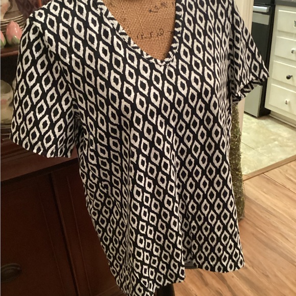 Chico’s Basic Top - Picture 1 of 4